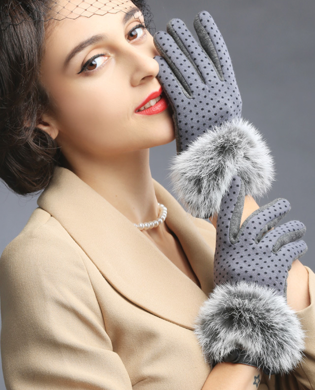 Vouge rabbit fur mittens Vouge rabbit fur mittens